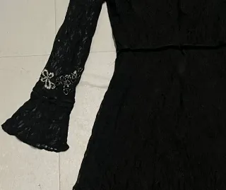 Vestido negro encaje con pedrería