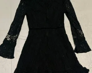 Vestido negro encaje con pedrería