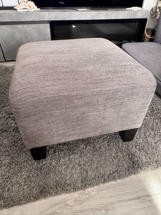 Solo oggi! Pouf poggiapiedi grigio in tessuto.