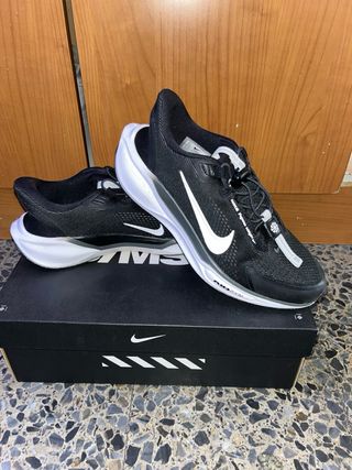 Zapatillas Nike Negras y Blancas