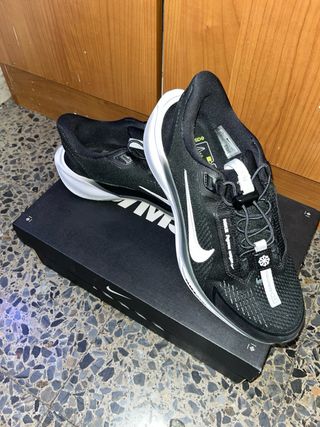 Zapatillas Nike Negras y Blancas
