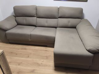 Sofá Chaiselongue y base tapizada