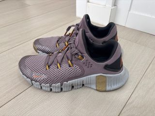 Nike Metcon 5 Morado y Dorado