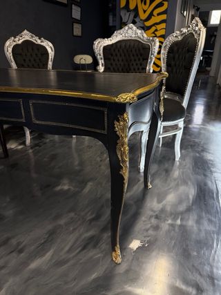 Mesa y 3 Sillas Clásicas Negras y Doradas
