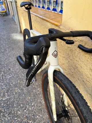 Megamo Silk Gravel talla L.