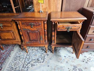 Mesas de cabeceira antigas - Valor unitário