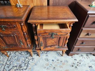 Mesas de cabeceira antigas - Valor unitário