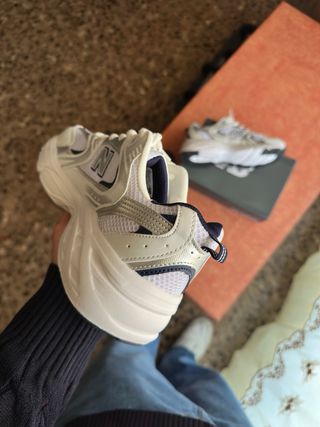 New Balance 530 Blancas Talla 44 / 43