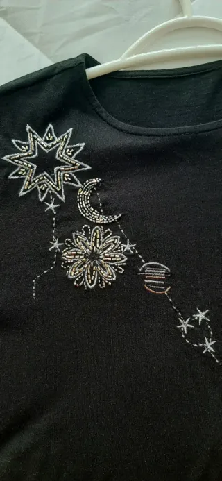 Camiseta algodón con bordados