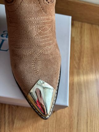 Botines Cowboy Ante Marrón Media Caña,