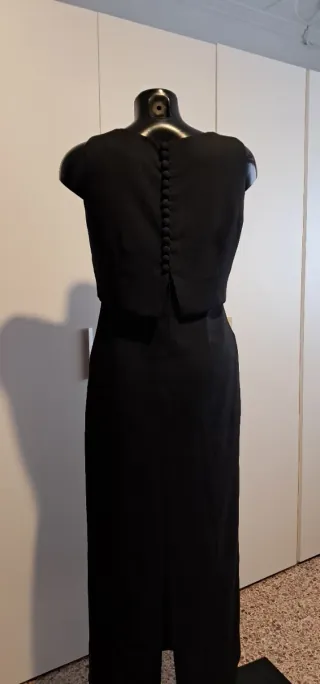 Vestido largo negro con top beige