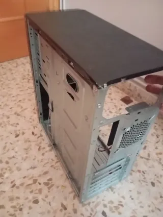 Torre PC Tacens con disquetera