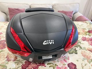 Pack GIVI V47NN: Baúl+Respaldo+ Soporte M5 + Forro