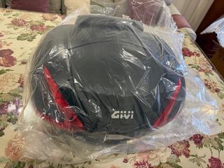 Pack GIVI V47NN: Baúl+Respaldo+ Soporte M5 + Forro
