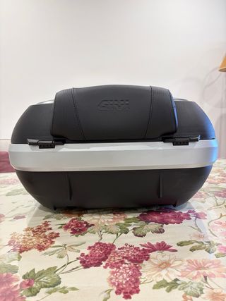 Pack GIVI V47NN: Baúl+Respaldo+ Soporte M5 + Forro
