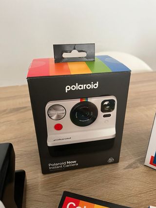 Cámara Polaroid Now + Pack Film i-Type