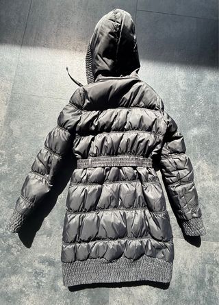 Abrigo plumífero Mango negro con cinturón