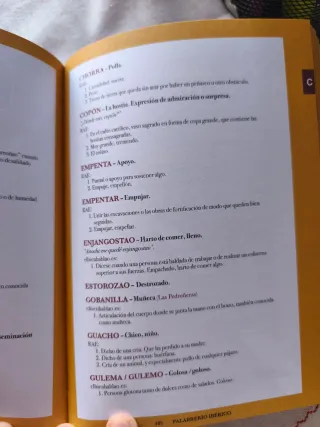 UN LIBRO DEFINICIONES COMUNIDADES AUTÓNOMICAS