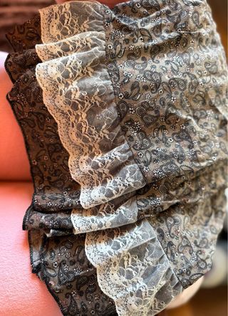 Vestido volantes beige y marrón