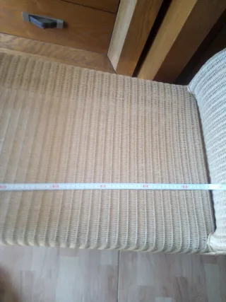 Sillón de mimbre beige y marrón 45por 87 de largo