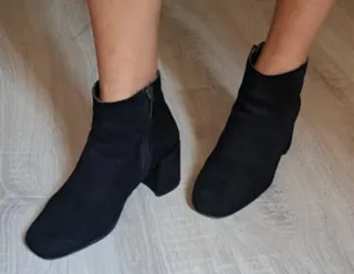 Botines de piel negros