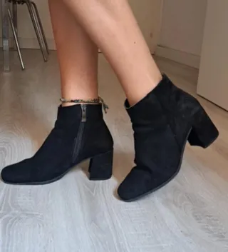 Botines de piel negros