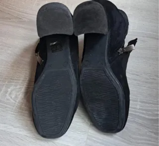 Botines de piel negros