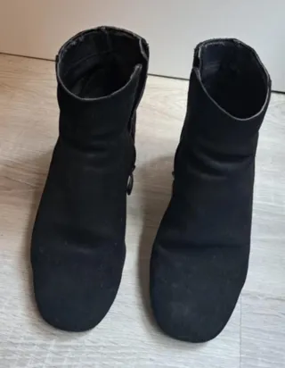 Botines de piel negros