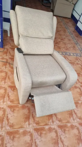 Sillón automático elevable y reclinable