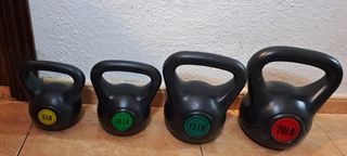 LOTE PESAS RUSAS DE 20LB 15LB 10LB 5LB KETTLEBELS