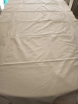 Sábana antigua de algodón con bordado