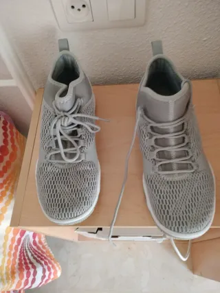 Zapatillas grises niño talla 36