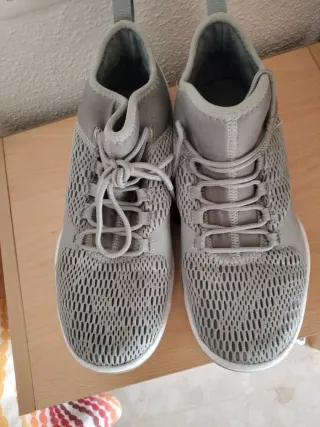 Zapatillas grises niño talla 36