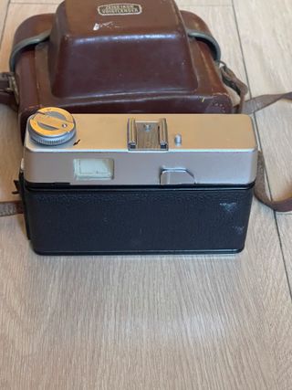 Cámara Voigtlander Vitoret S con funda