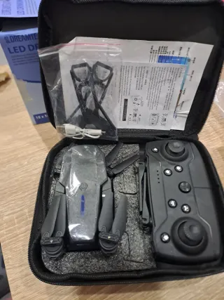 Dron de iniciación negro