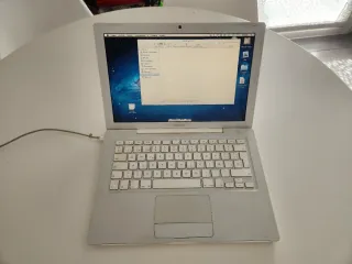 MacBook Blanco Antiguo