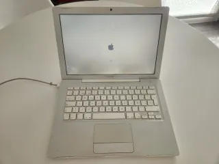 MacBook Blanco Antiguo