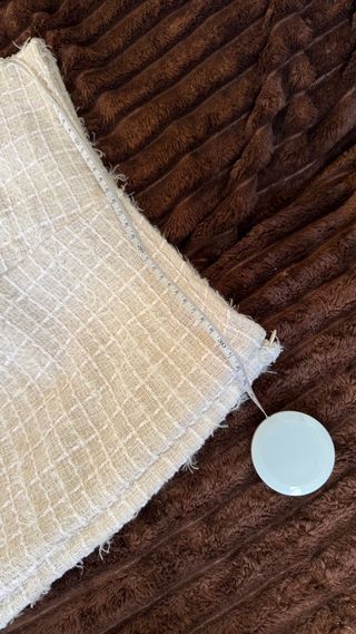 Falda beige y blanca texturizada