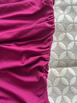 Body asimétrico drapeado dorado morado