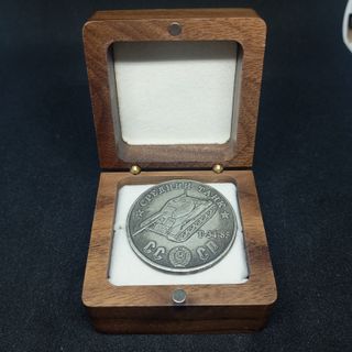 URSS TANQUE T-34-85 MONEDA EN ESTUCHE DE MADERA