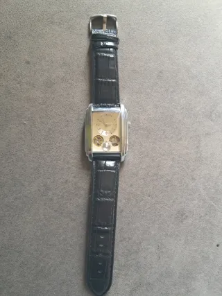 Reloj de pulsera plateado para hombre