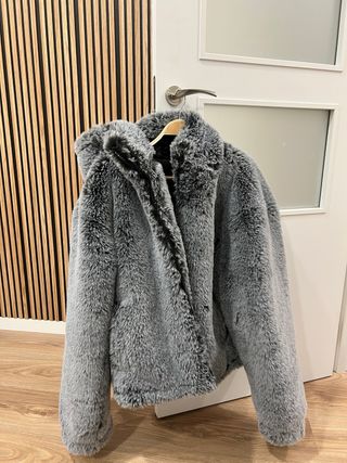 Abrigo pelo Zara gris