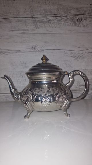 Tetera de plata antigua