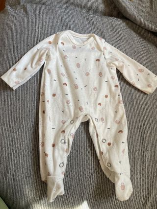 Pijama enterizo bebé estampado erizos