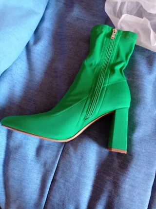 Tacones verdes de tacón cuadrado