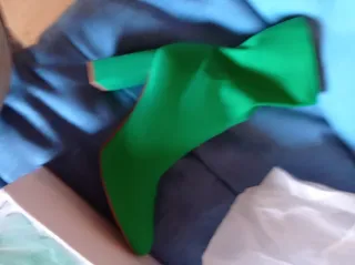 Tacones verdes de tacón cuadrado