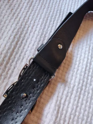 Cinturón DC Punk con Tachuelas Plateadas