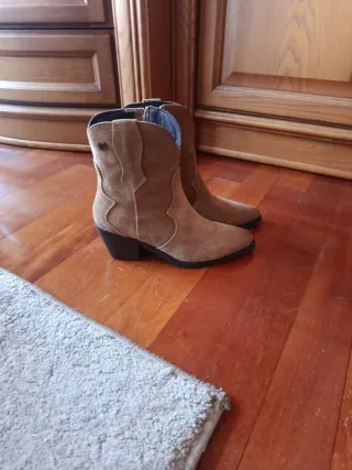 Botines de piel beige y marrón