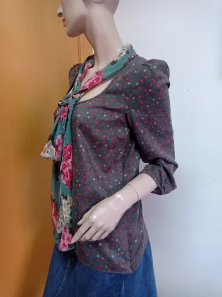 Blusa Kenzo gris topos con lazo floral