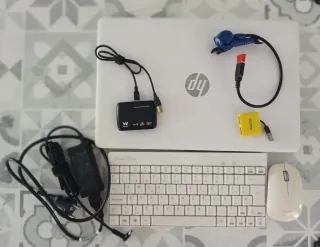 Ordenador Portátil HP Blanco + Accesorios